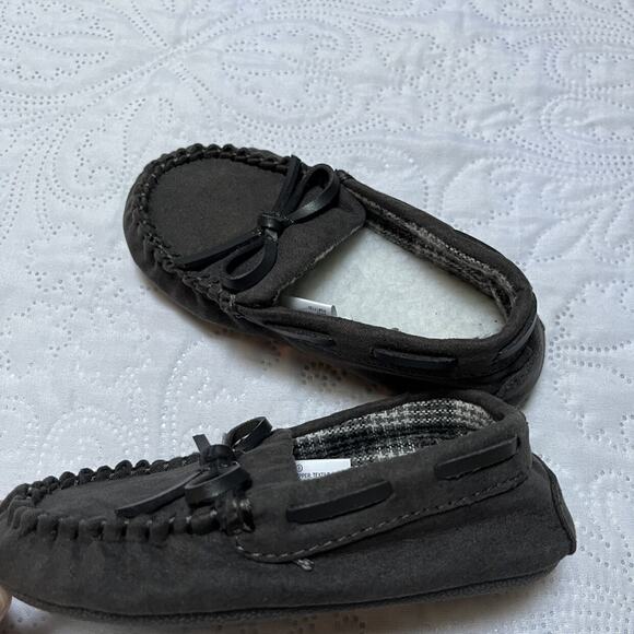 Fleece Lined Solid Slippers Size 8 - Picture 3 of 9